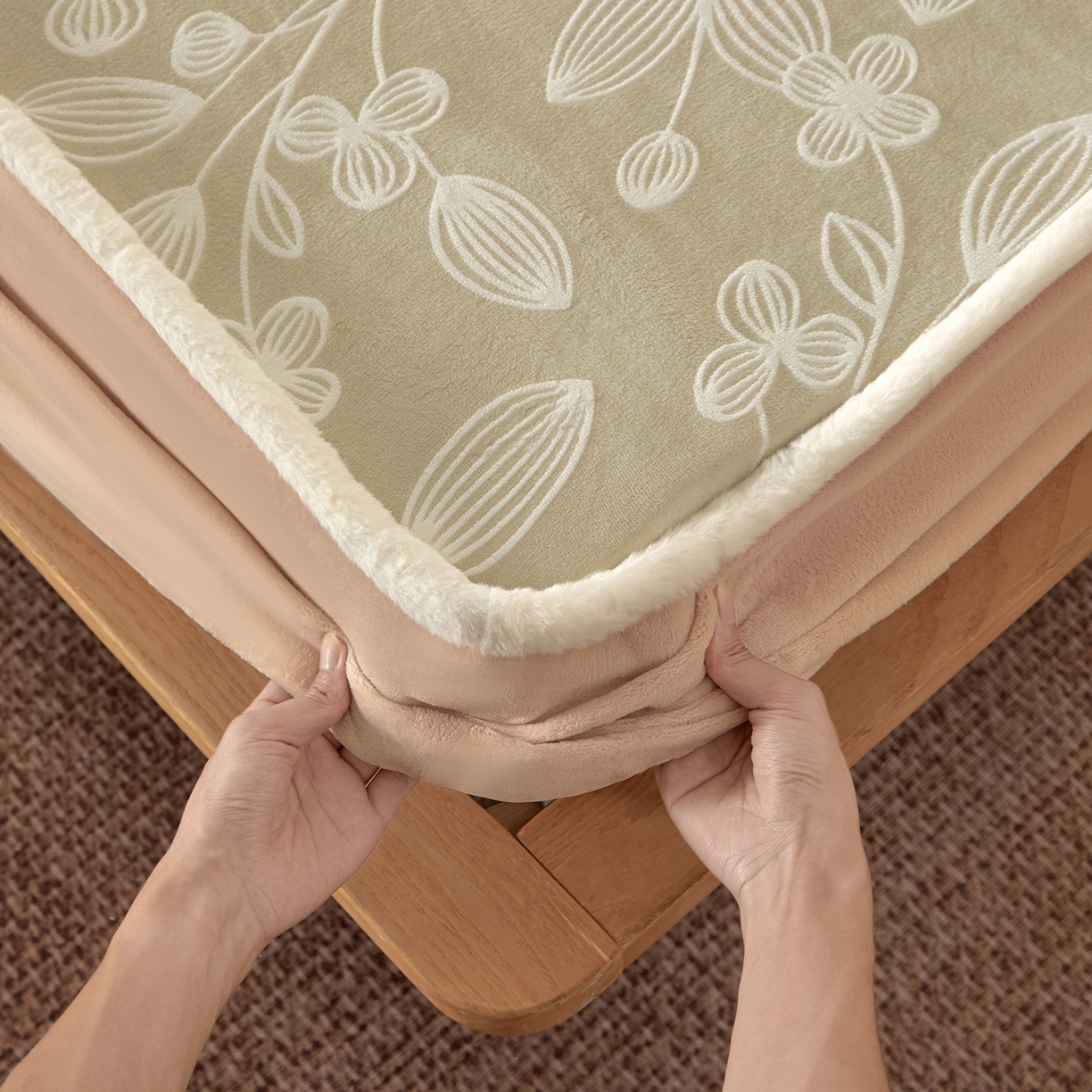 91家纺网 家纺一手货源 找家纺 吾诺家居 2025新款高克重雕花牛奶绒单品床笠 简素