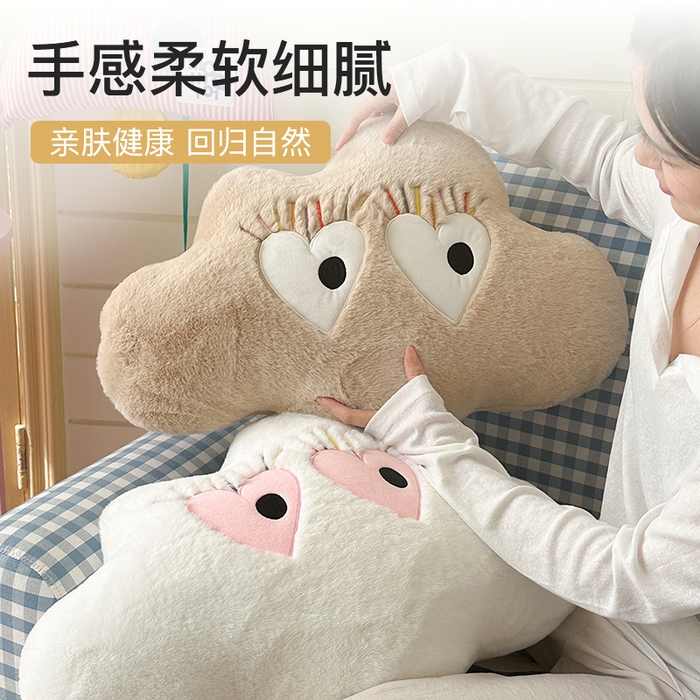 91家纺网 家纺一手货源 找家纺 美茉家居 2025新款兔毛绒炫彩睫毛云朵抱枕 杏色