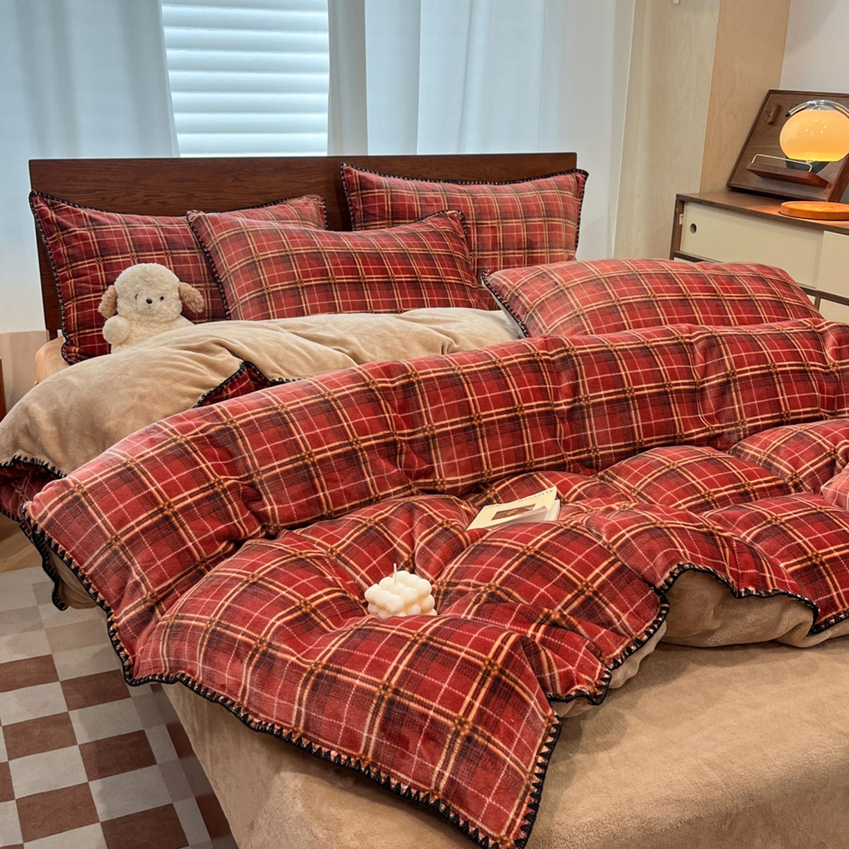 91家纺网 家纺一手货源 找家纺 格真 2025新款高克重暖芙绒牛奶绒印花三角针无印风四件套 凯瑟琳-红咖