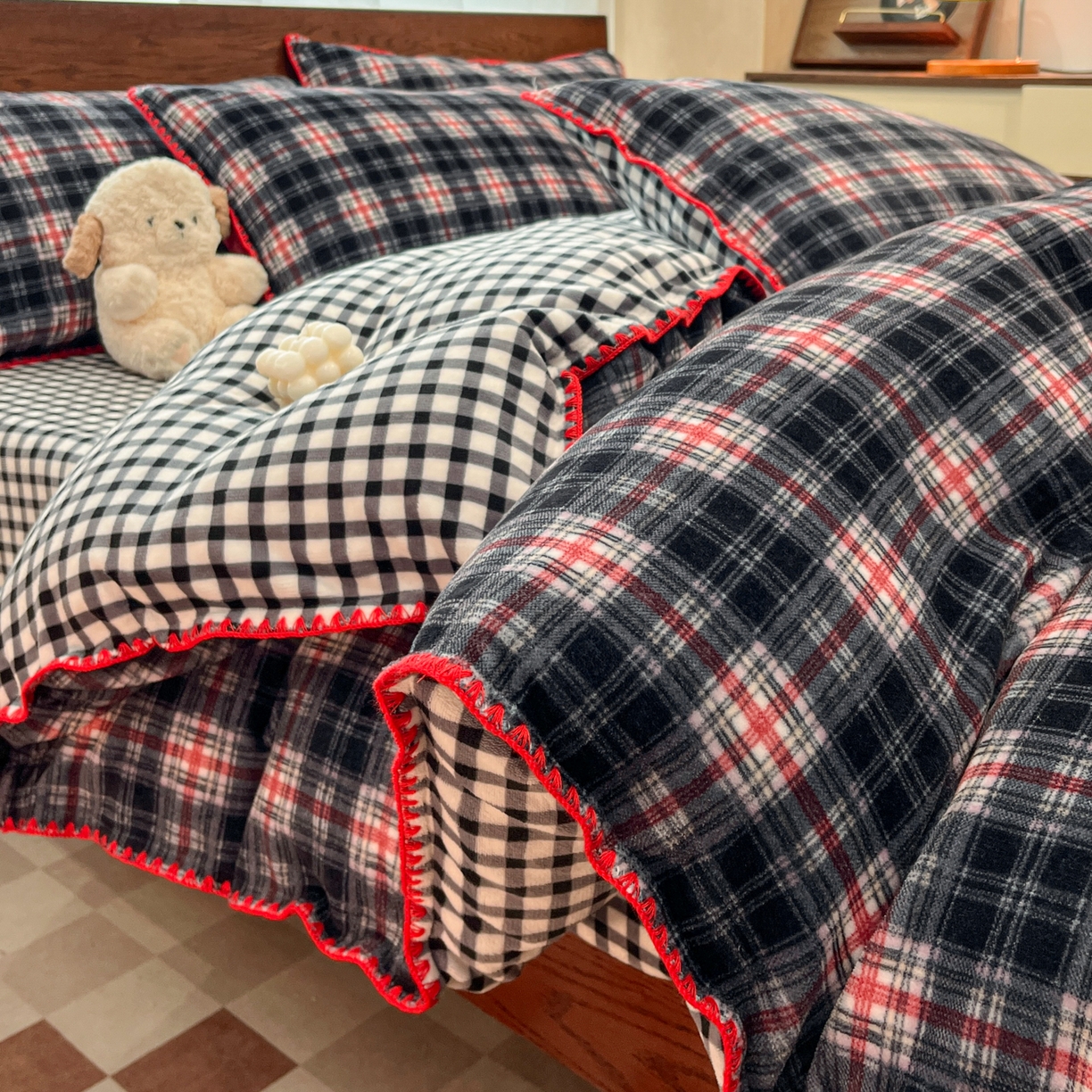 91家纺网 家纺一手货源 找家纺 （总）格真 2025新款高克重暖芙绒牛奶绒印花三角针无印风四件套