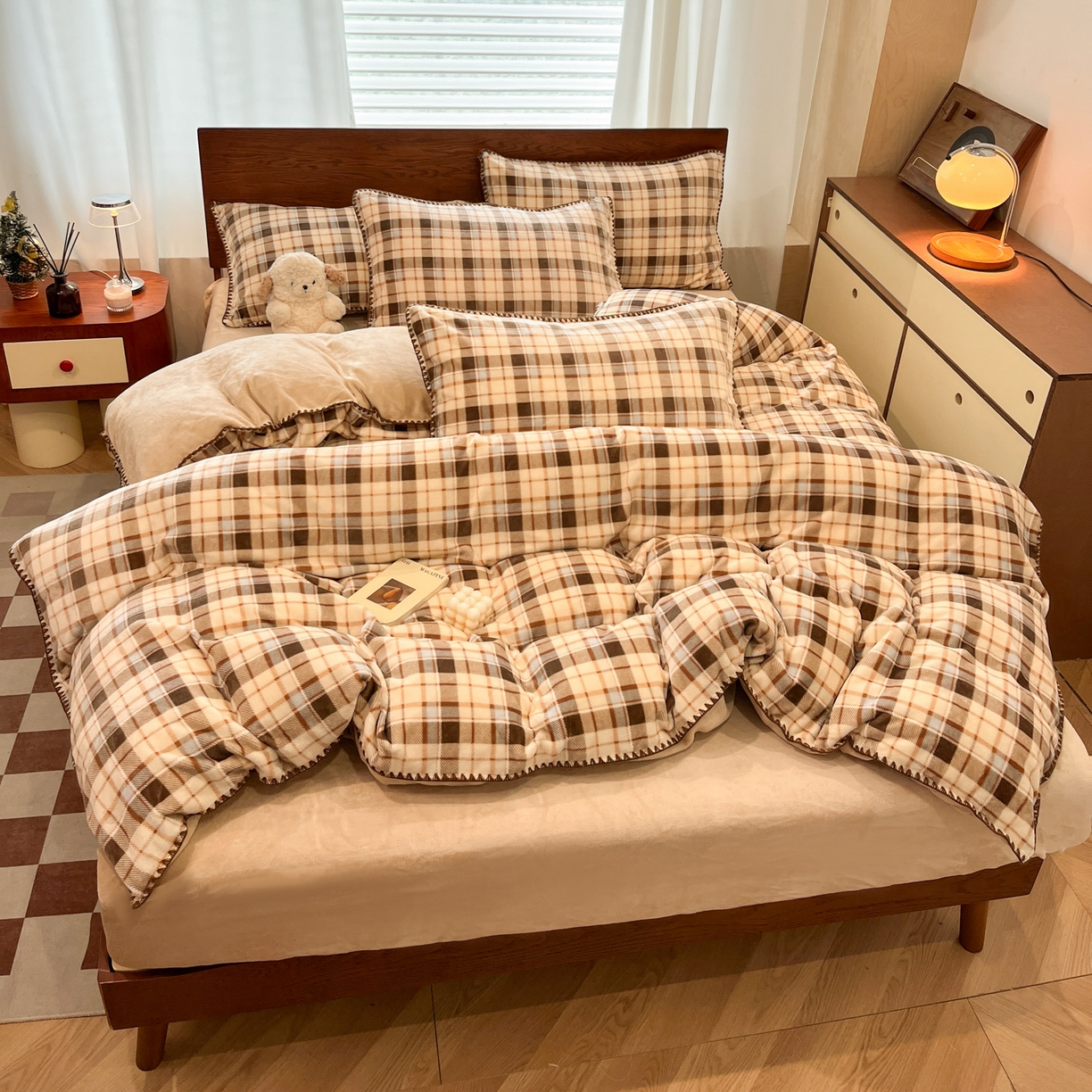 91家纺网 家纺一手货源 找家纺 （总）格真 2025新款高克重暖芙绒牛奶绒印花三角针无印风四件套