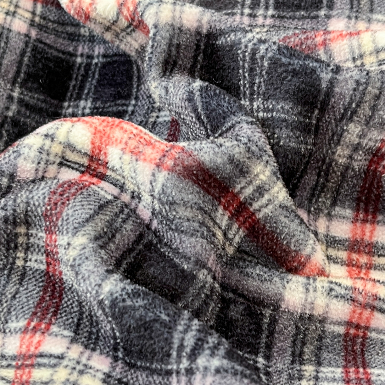 91家纺网 家纺一手货源 找家纺 格真 2025新款高克重暖芙绒牛奶绒印花三角针无印风四件套 宝丽-黑白格