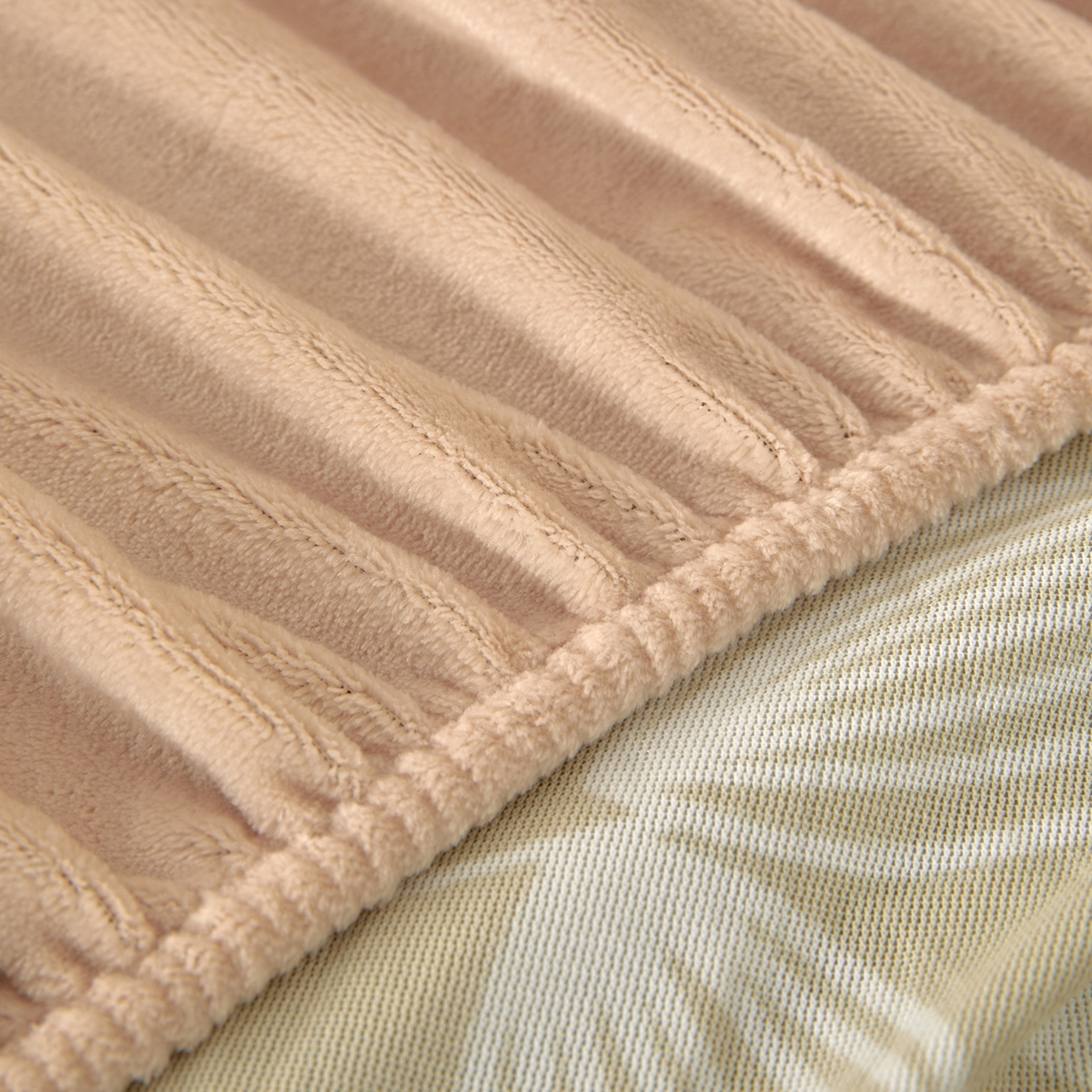 91家纺网 家纺一手货源 找家纺 吾诺家居 2025新款高克重雕花牛奶绒单品床笠 简素