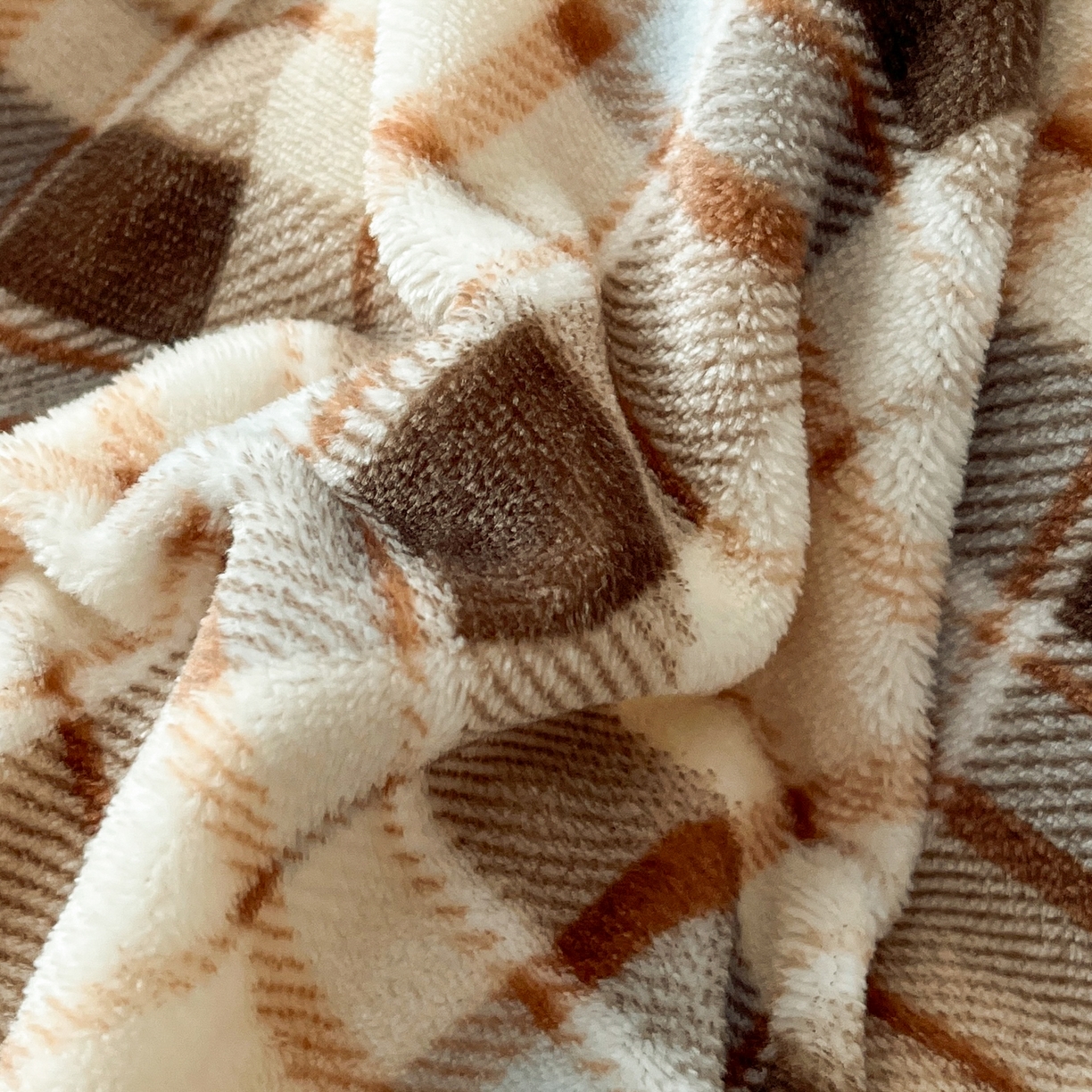 91家纺网 家纺一手货源 找家纺 （总）格真 2025新款高克重暖芙绒牛奶绒印花三角针无印风四件套