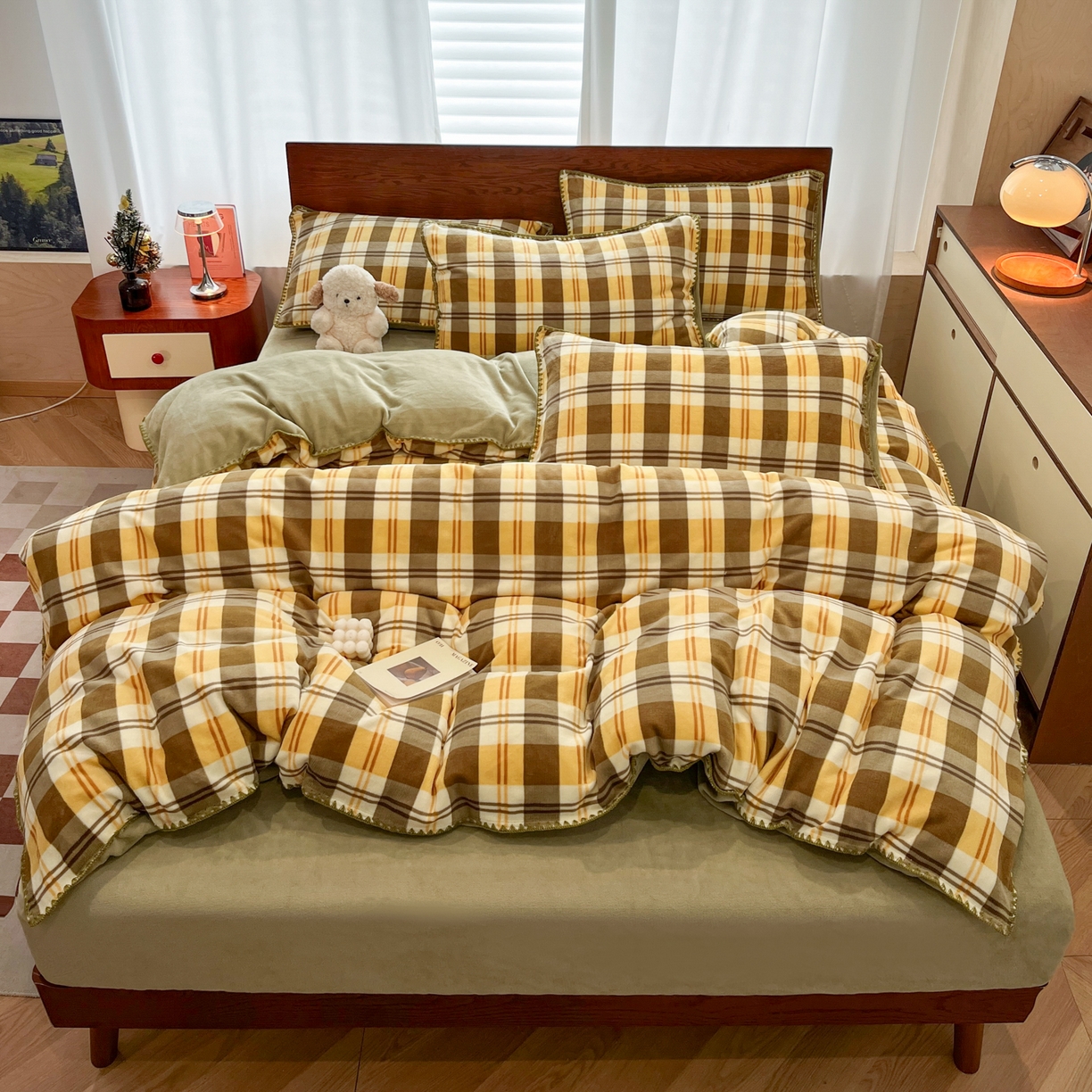 91家纺网 家纺一手货源 找家纺 格真 2025新款高克重暖芙绒牛奶绒印花三角针无印风四件套 拉菲-黄