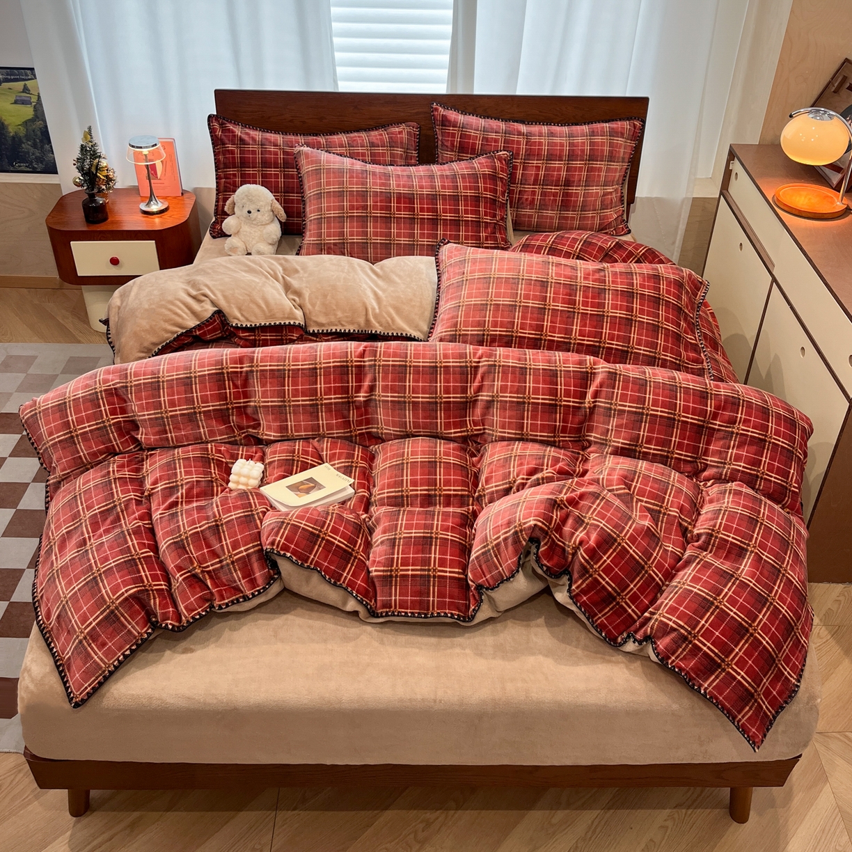 91家纺网 家纺一手货源 找家纺 格真 2025新款高克重暖芙绒牛奶绒印花三角针无印风四件套 凯瑟琳-红咖