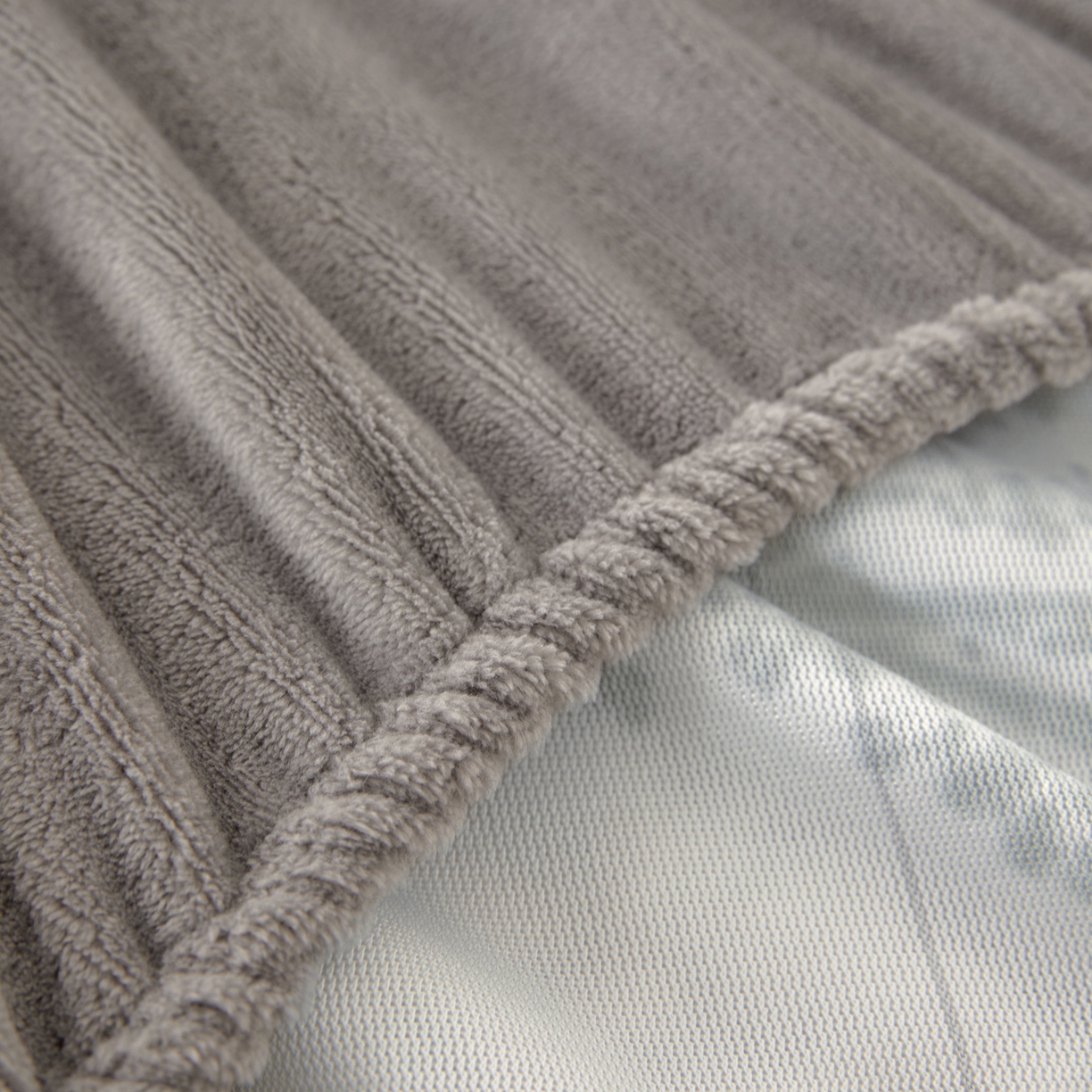 91家纺网 家纺一手货源 找家纺 吾诺家居 2025新款高克重雕花牛奶绒单品床笠 梦境