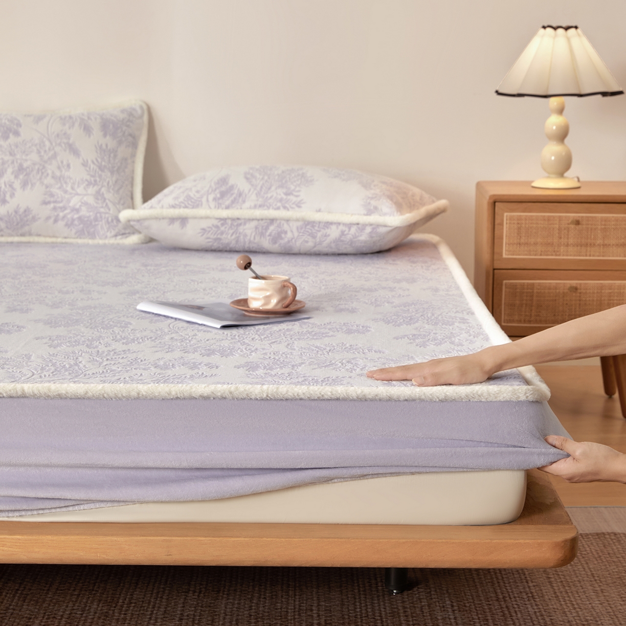 91家纺网 家纺一手货源 找家纺 吾诺家居 2025新款高克重雕花牛奶绒单品床笠 馨月