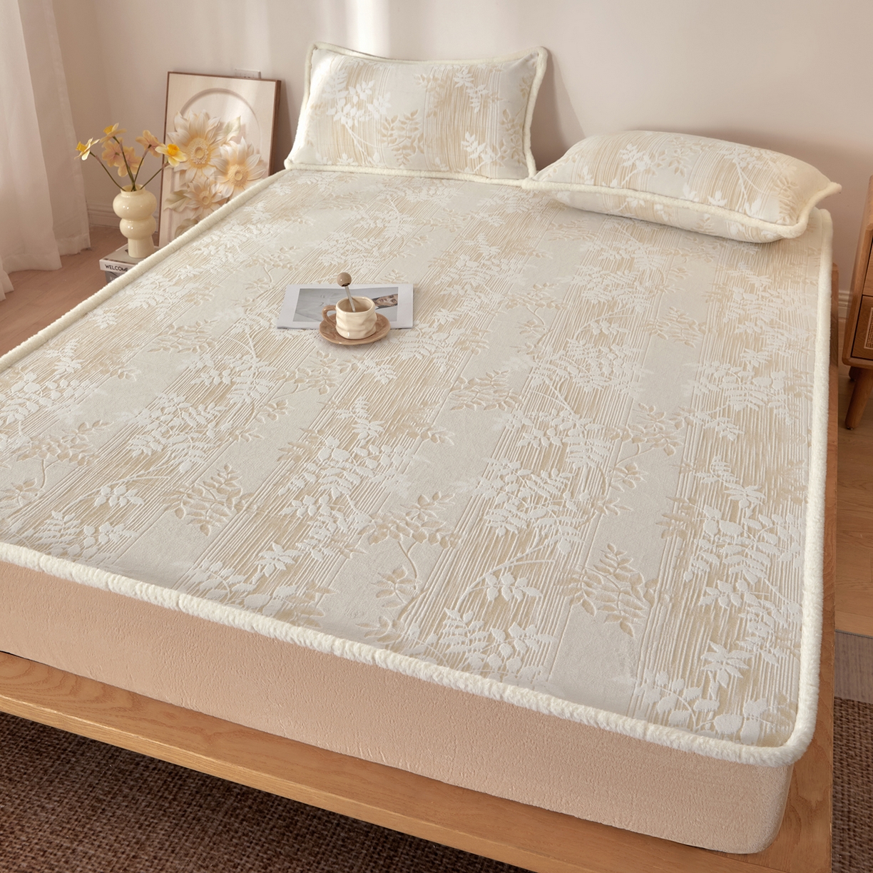 91家纺网 家纺一手货源 找家纺 吾诺家居 2025新款高克重雕花牛奶绒单品床笠 花织