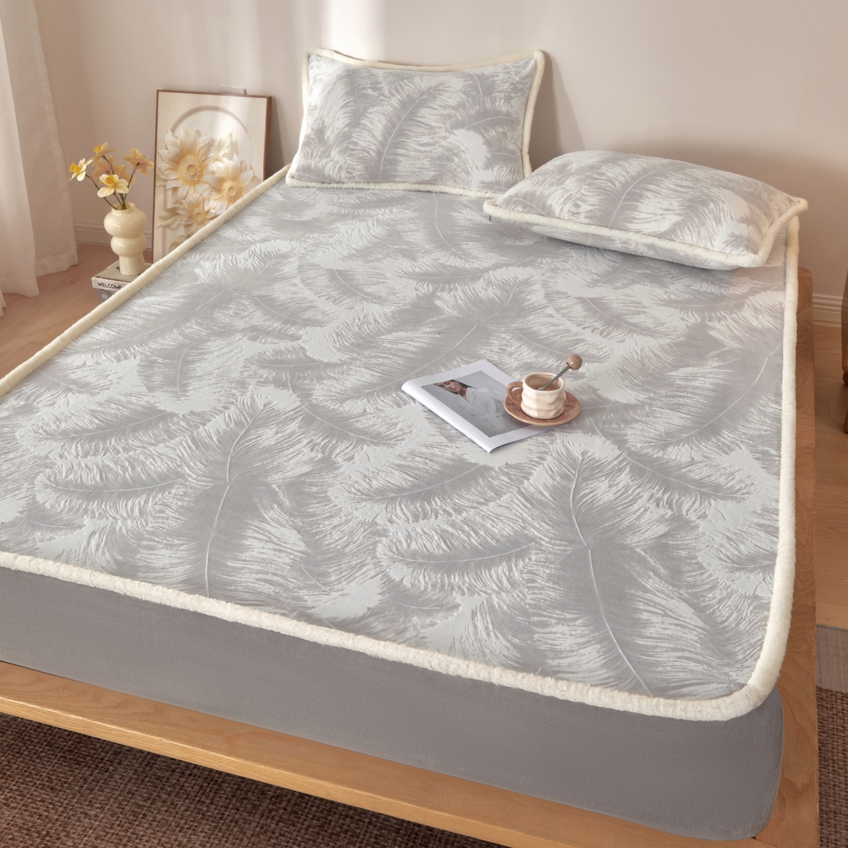 91家纺网 家纺一手货源 找家纺 吾诺家居 2025新款高克重雕花牛奶绒单品床笠 灰羽