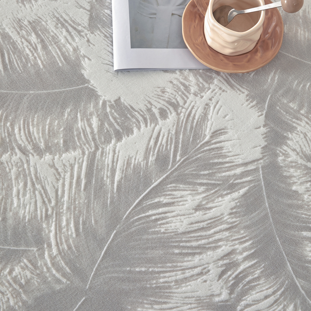 91家纺网 家纺一手货源 找家纺 吾诺家居 2025新款高克重雕花牛奶绒单品床笠 灰羽