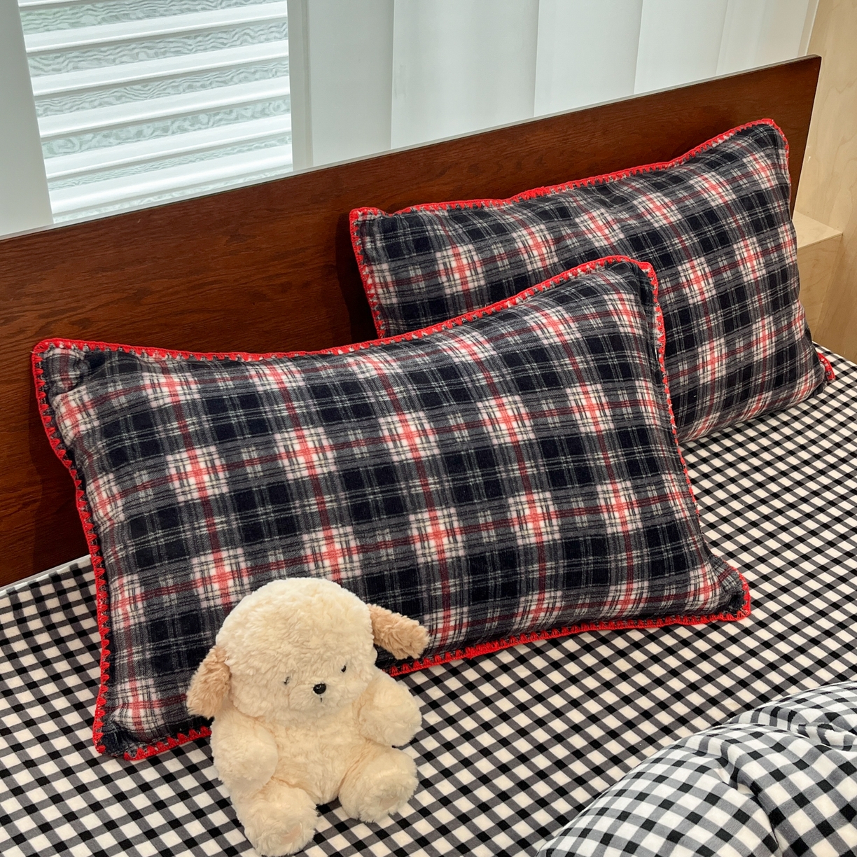 91家纺网 家纺一手货源 找家纺 格真 2025新款高克重暖芙绒牛奶绒印花三角针无印风四件套 宝丽-黑白格