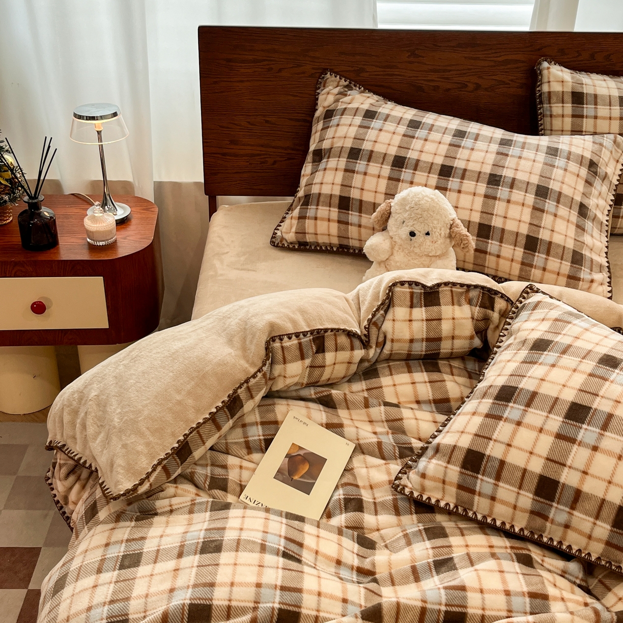 91家纺网 家纺一手货源 找家纺 （总）格真 2025新款高克重暖芙绒牛奶绒印花三角针无印风四件套