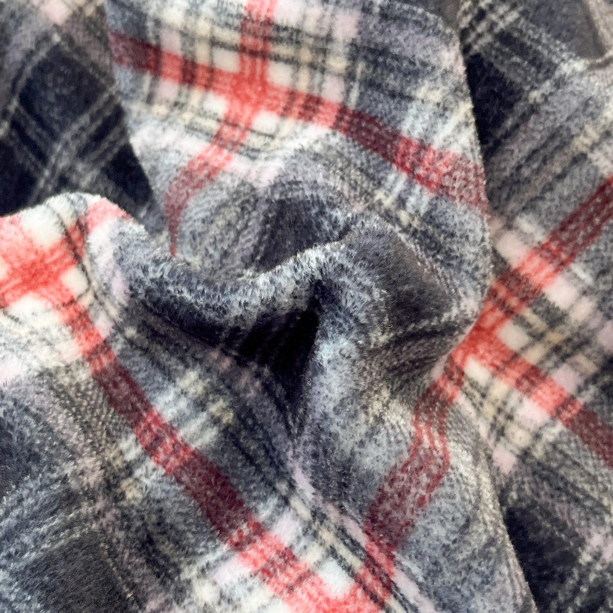 91家纺网 家纺一手货源 找家纺 格真 2025新款高克重暖芙绒牛奶绒印花三角针无印风四件套 宝丽-安格拉红