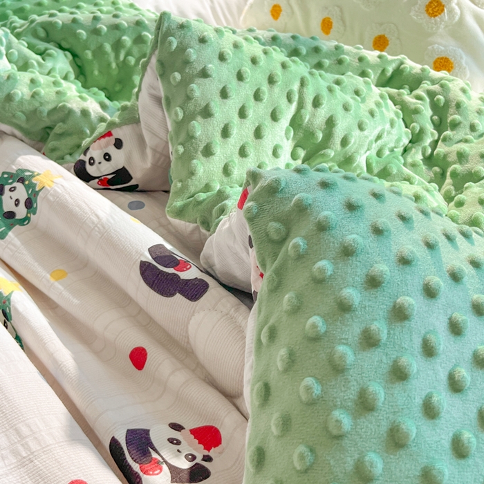 91家纺网 家纺一手货源 找家纺 美宜家 2025新款豆豆绒冬被子皱皱棉提花春秋被芯豆豆被 幸运熊猫