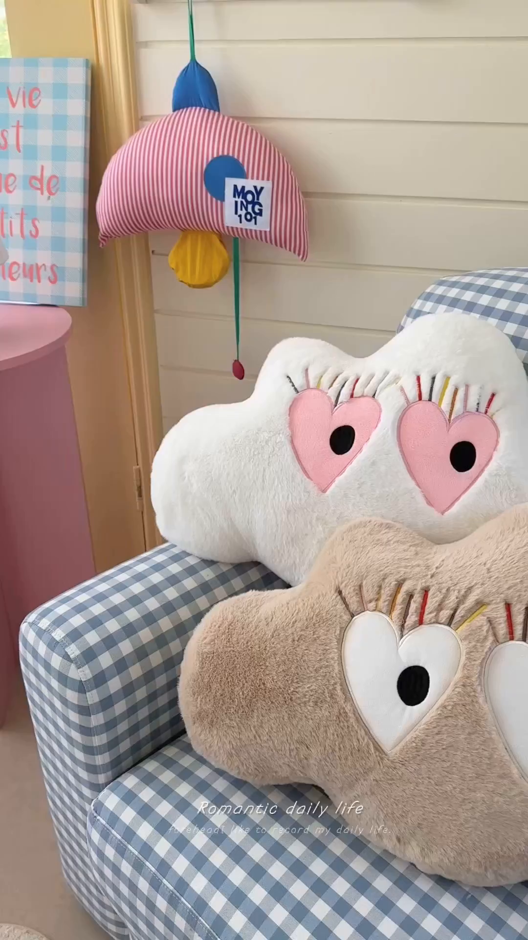 91家纺网 家纺一手货源 找家纺 （总）美茉家居 2025新款兔毛绒炫彩睫毛云朵抱枕