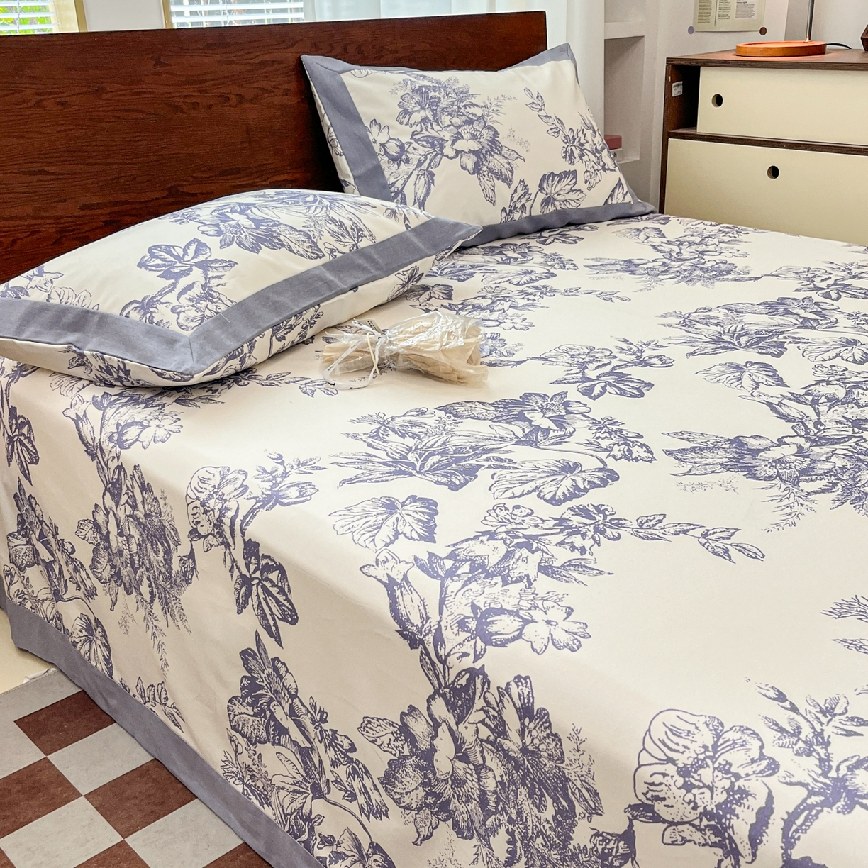 91家纺网 家纺一手货源 找家纺 宜代光年 2025新款全棉老粗布数码印花拼角工艺床单床笠 床单-似锦