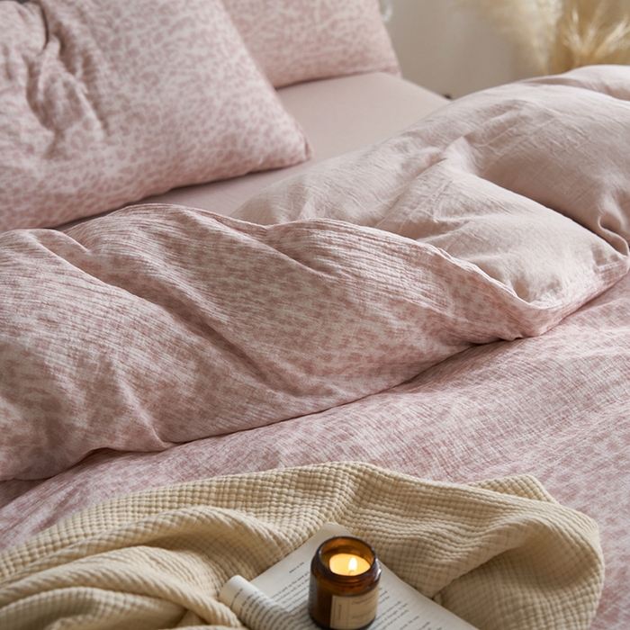 91家纺网 家纺一手货源 找家纺 宜代光年 2025新款全棉纯棉享云纱数码印花四件套 温柔豹豹