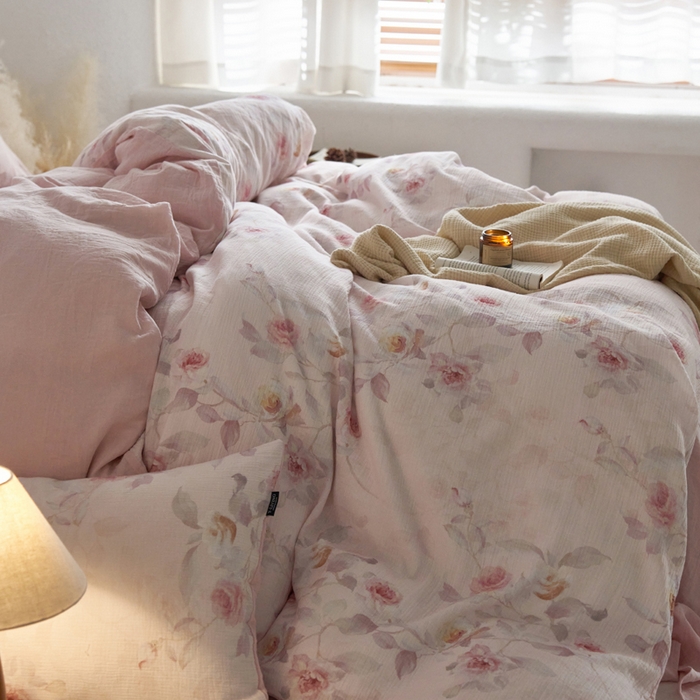 91家纺网 家纺一手货源 找家纺 宜代光年 2025新款全棉纯棉享云纱数码印花四件套 玉琼枝-粉