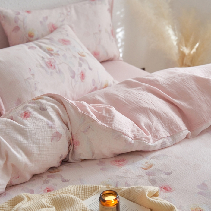 91家纺网 家纺一手货源 找家纺 宜代光年 2025新款全棉纯棉享云纱数码印花四件套 玉琼枝-粉