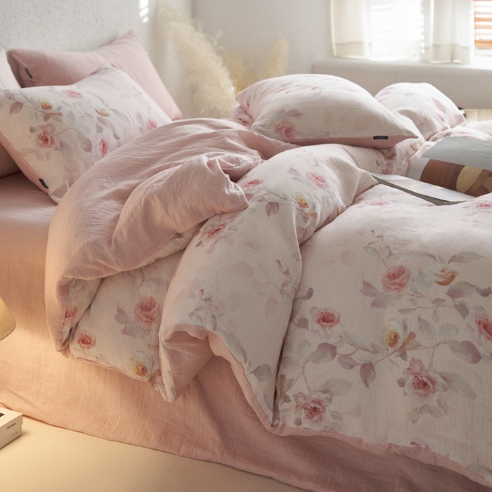 91家纺网 家纺一手货源 找家纺 宜代光年 2025新款全棉纯棉享云纱数码印花四件套 玉琼枝-粉