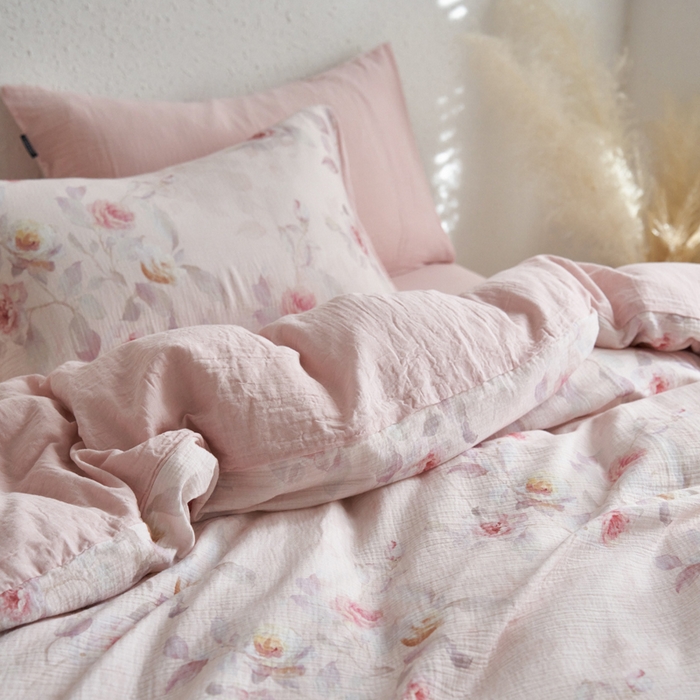 91家纺网 家纺一手货源 找家纺 宜代光年 2025新款全棉纯棉享云纱数码印花四件套 玉琼枝-粉