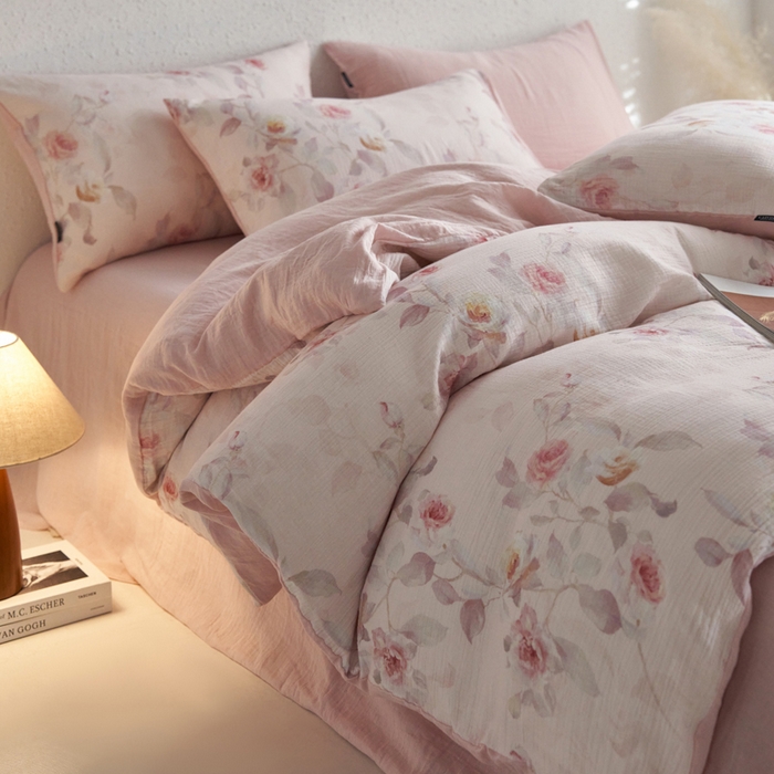 91家纺网 家纺一手货源 找家纺 宜代光年 2025新款全棉纯棉享云纱数码印花四件套 玉琼枝-粉