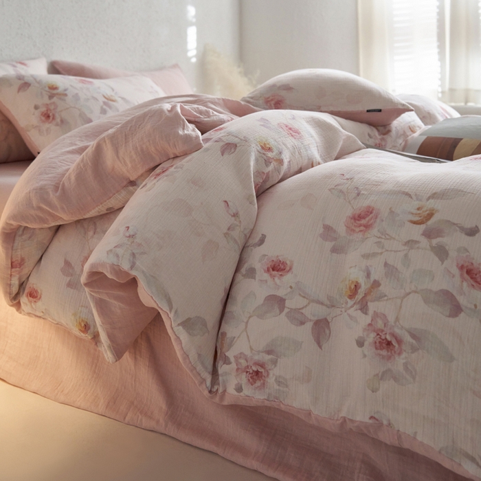 91家纺网 家纺一手货源 找家纺 宜代光年 2025新款全棉纯棉享云纱数码印花四件套 玉琼枝-粉