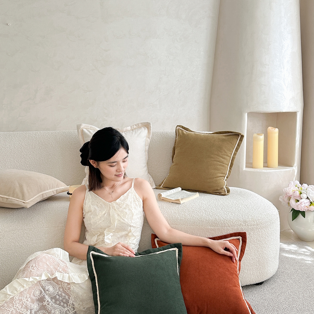 91家纺网 家纺一手货源 找家纺 美茉家居 2025新款微澜飞边方枕抱枕 柿红