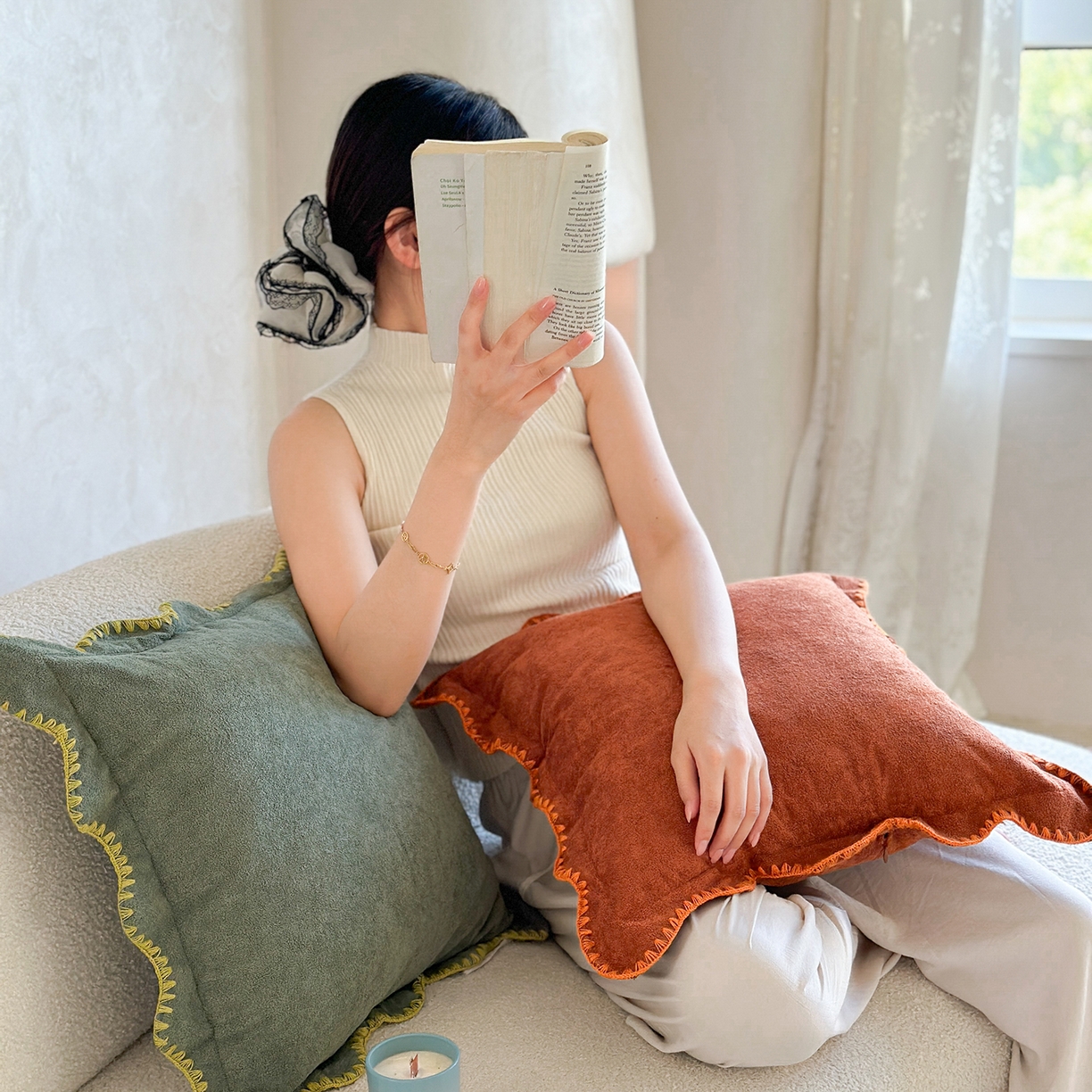 91家纺网 家纺一手货源 找家纺 美茉家居 2025新款云朵绒曲边方枕抱枕 若竹青