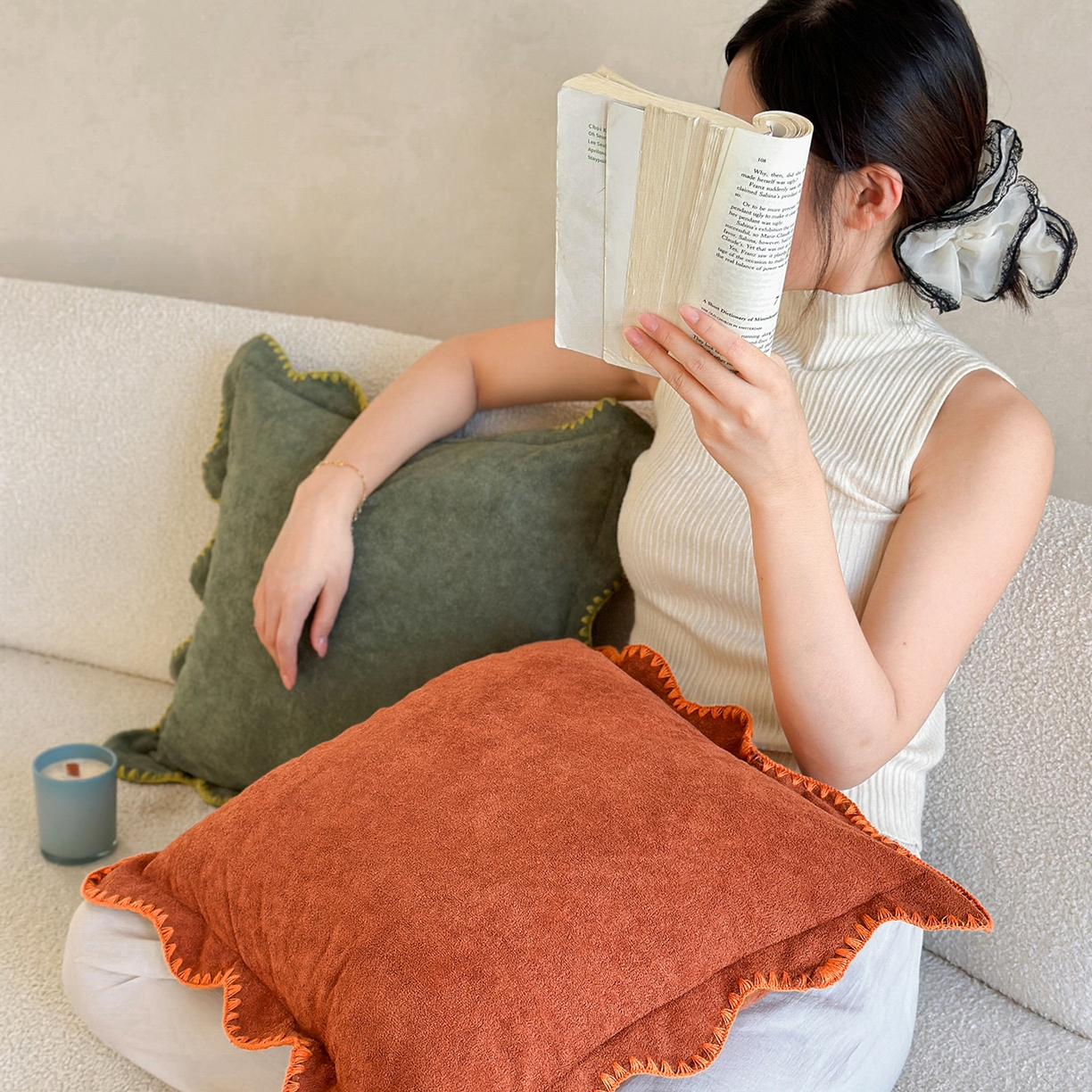 91家纺网 家纺一手货源 找家纺 美茉家居 2025新款云朵绒曲边方枕抱枕 米脂白