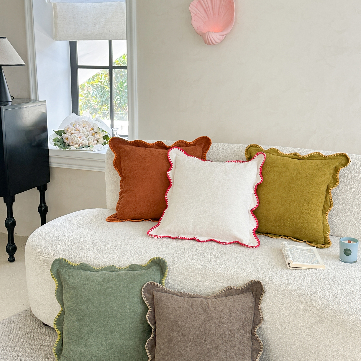 91家纺网 家纺一手货源 找家纺 美茉家居 2025新款云朵绒曲边方枕抱枕 米脂白