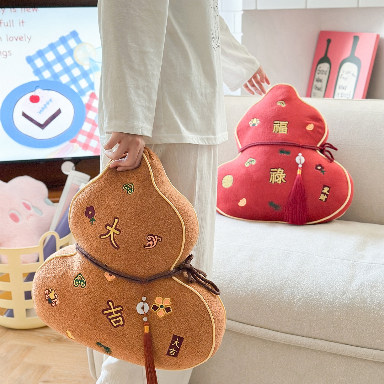 91家纺网 家纺一手货源 找家纺 （总）美茉家居 2025新款云朵绒异型葫芦抱枕