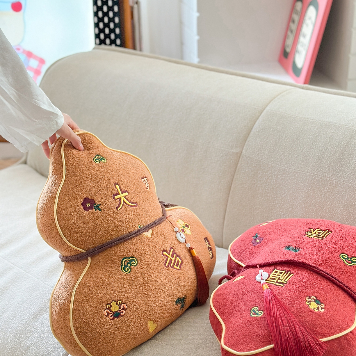 91家纺网 家纺一手货源 找家纺 （总）美茉家居 2025新款云朵绒异型葫芦抱枕