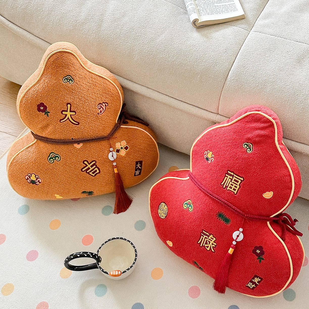 91家纺网 家纺一手货源 找家纺 美茉家居 2025新款云朵绒异型葫芦抱枕 福禄生财