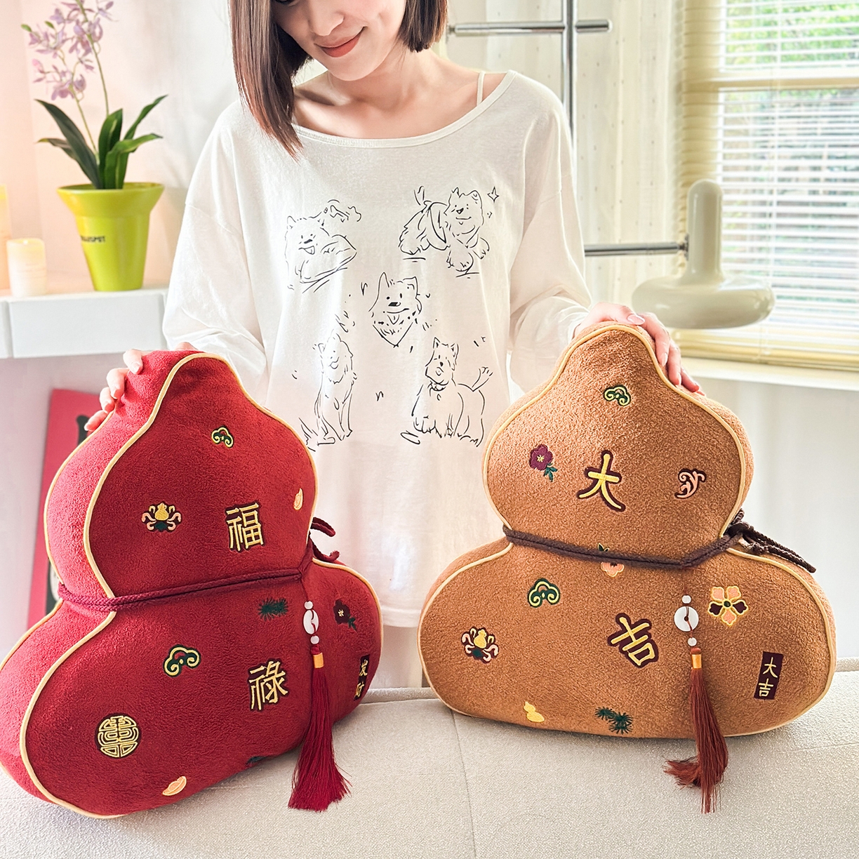 91家纺网 家纺一手货源 找家纺 美茉家居 2025新款云朵绒异型葫芦抱枕 大吉大利