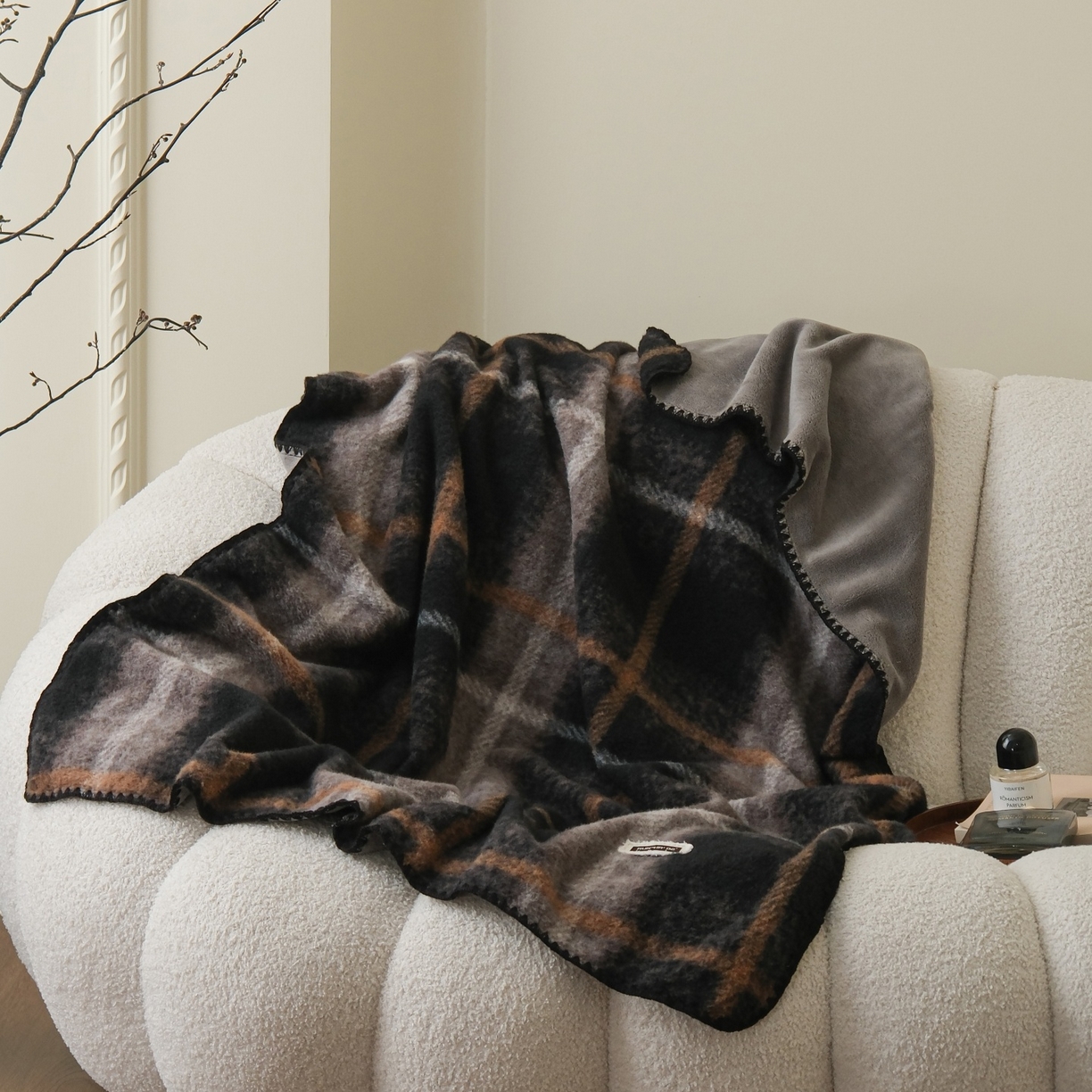 91家纺网 家纺一手货源 找家纺 庭笙 2025新款羊呢绒牛奶绒贝壳针毛毯 品格灰