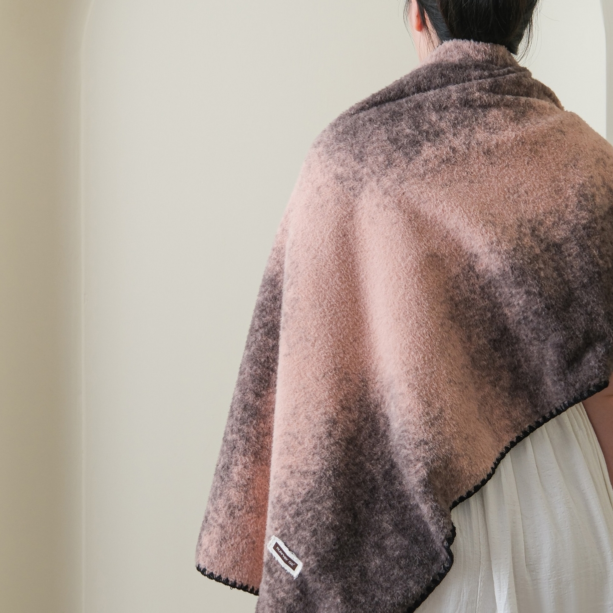 91家纺网 家纺一手货源 找家纺 庭笙 2025新款羊呢绒牛奶绒贝壳针毛毯 维奥灰