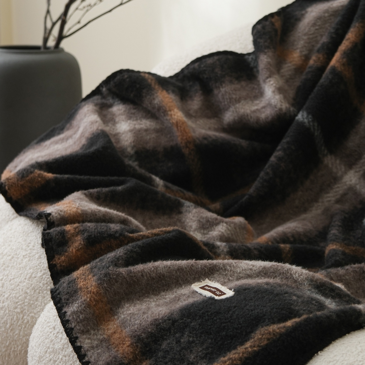 91家纺网 家纺一手货源 找家纺 庭笙 2025新款羊呢绒牛奶绒贝壳针毛毯 品格灰