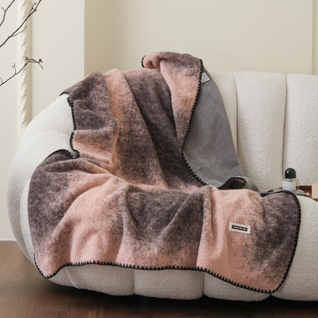 91家纺网 家纺一手货源 找家纺 庭笙 2025新款羊呢绒牛奶绒贝壳针毛毯 维奥灰