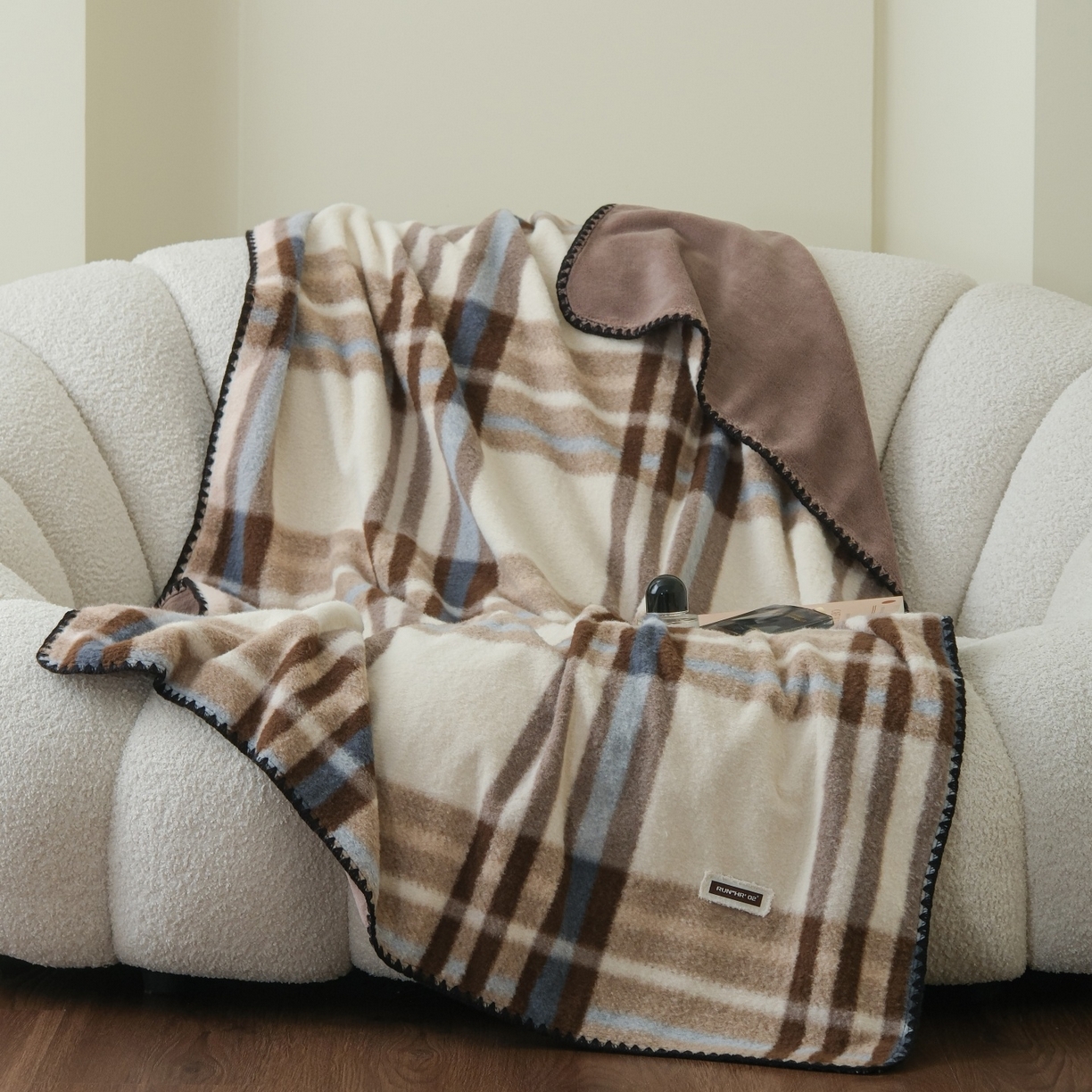 91家纺网 家纺一手货源 找家纺 庭笙 2025新款羊呢绒牛奶绒贝壳针毛毯 宝格咖