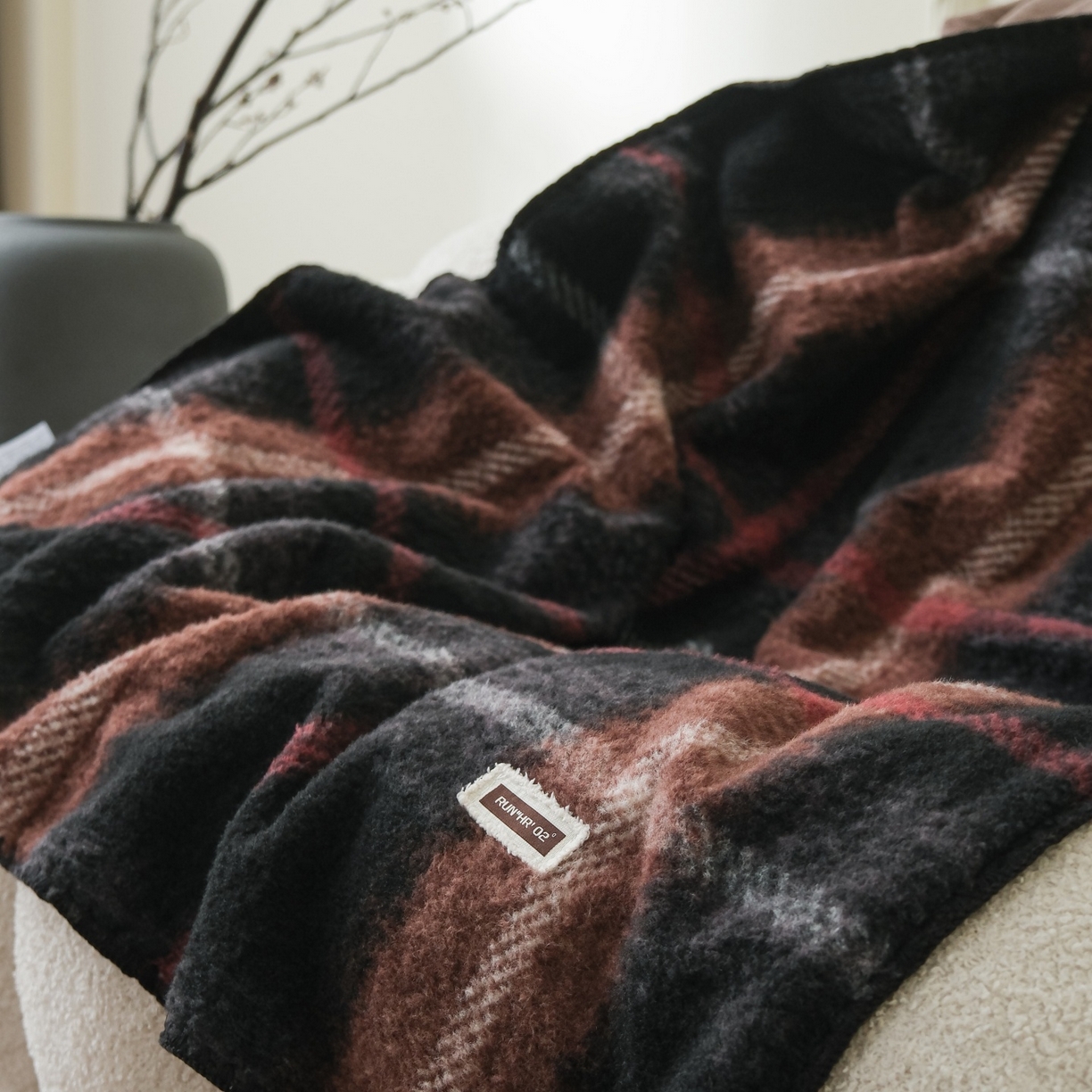 91家纺网 家纺一手货源 找家纺 庭笙 2025新款羊呢绒牛奶绒贝壳针毛毯 品格棕