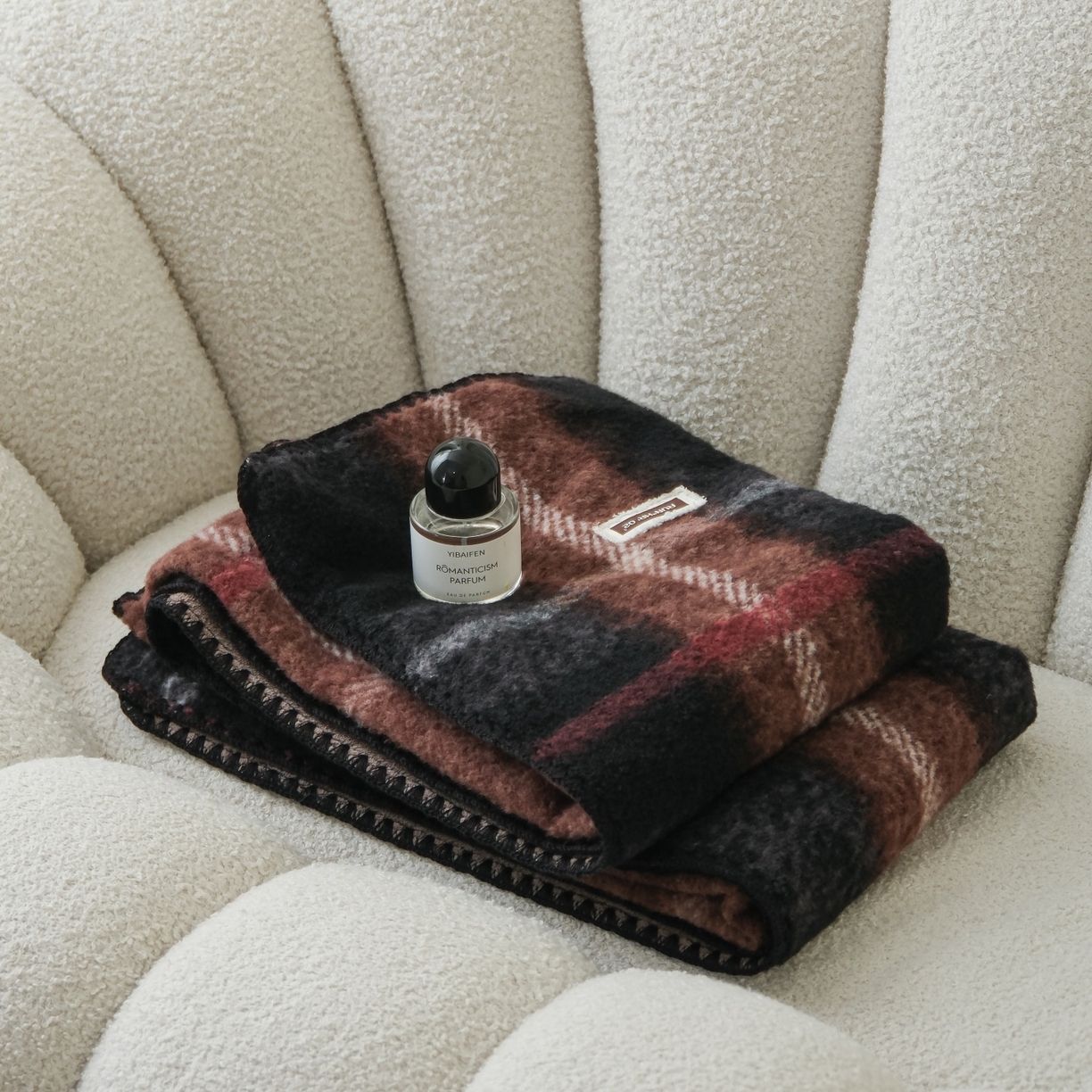 91家纺网 家纺一手货源 找家纺 庭笙 2025新款羊呢绒牛奶绒贝壳针毛毯 品格棕