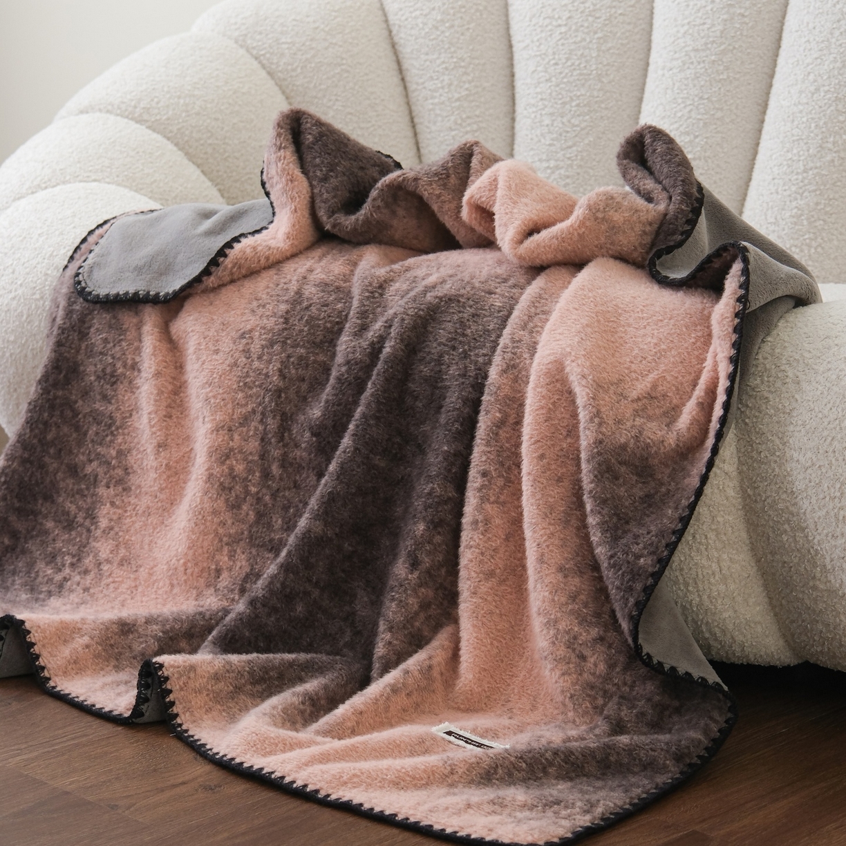 91家纺网 家纺一手货源 找家纺 庭笙 2025新款羊呢绒牛奶绒贝壳针毛毯 维奥灰