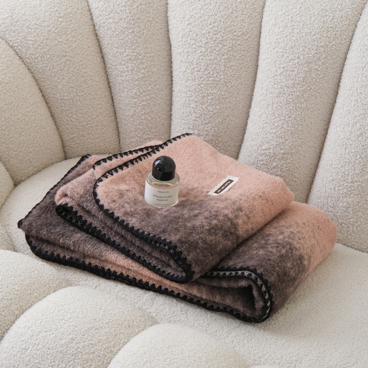 91家纺网 家纺一手货源 找家纺 庭笙 2025新款羊呢绒牛奶绒贝壳针毛毯 维奥灰