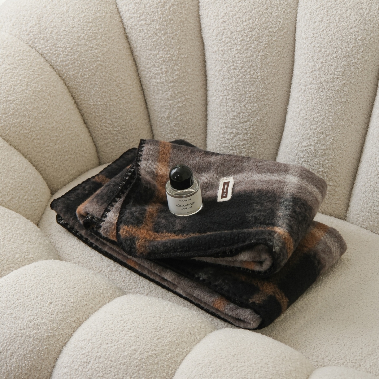 91家纺网 家纺一手货源 找家纺 庭笙 2025新款羊呢绒牛奶绒贝壳针毛毯 品格灰