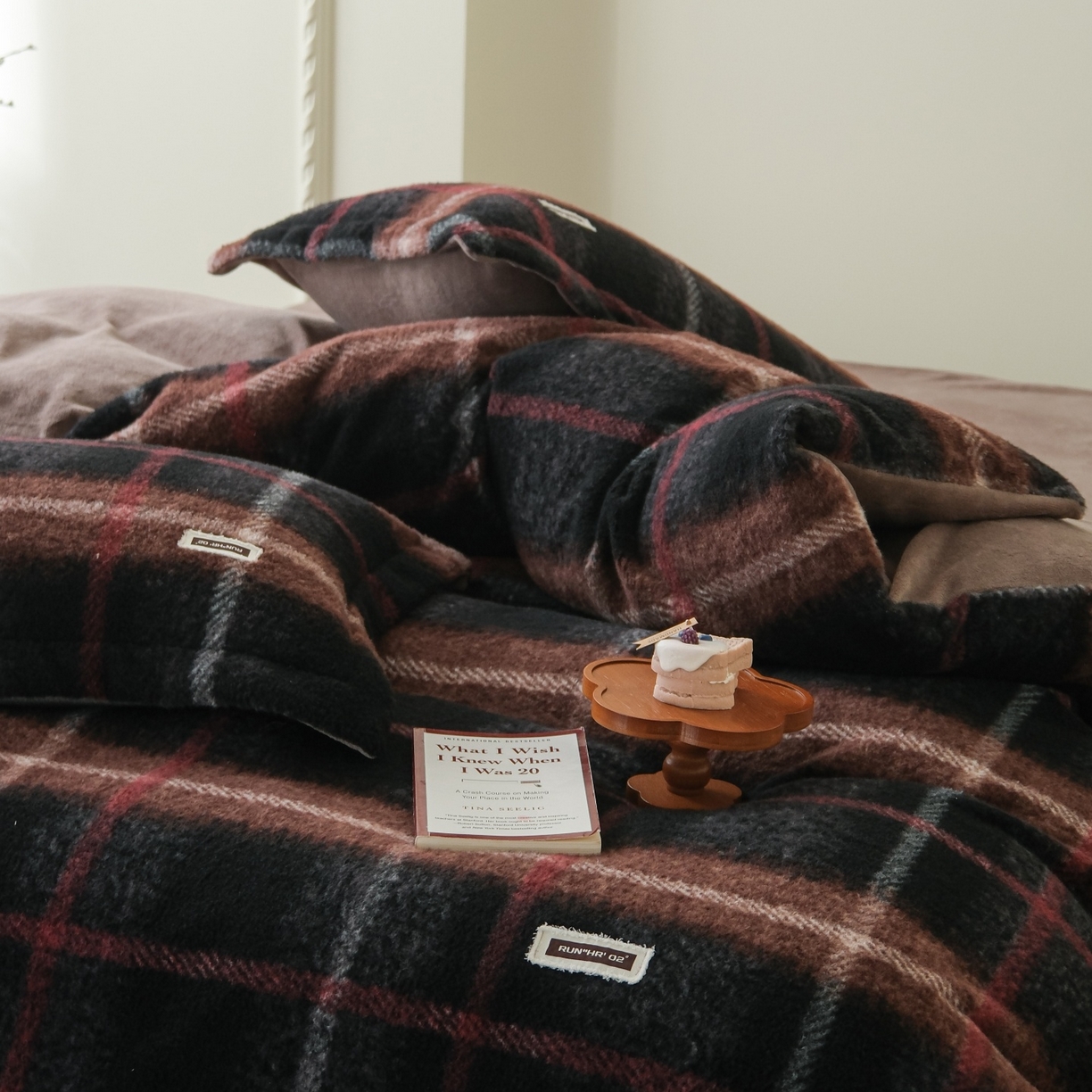 91家纺网 家纺一手货源 找家纺 庭笙 2025新款保暖加厚羊呢绒牛奶绒四件套 品格棕