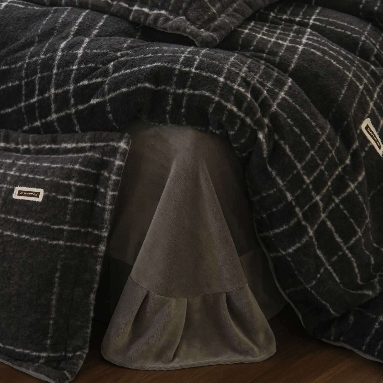 91家纺网 家纺一手货源 找家纺 庭笙 2025新款保暖加厚羊呢绒牛奶绒四件套 印象灰