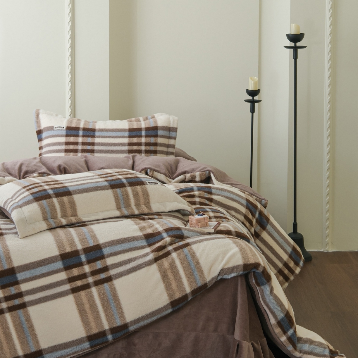 91家纺网 家纺一手货源 找家纺 庭笙 2025新款保暖加厚羊呢绒牛奶绒四件套 宝格咖