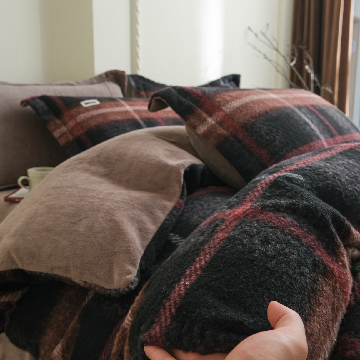 91家纺网 家纺一手货源 找家纺 庭笙 2025新款保暖加厚羊呢绒牛奶绒四件套 品格棕